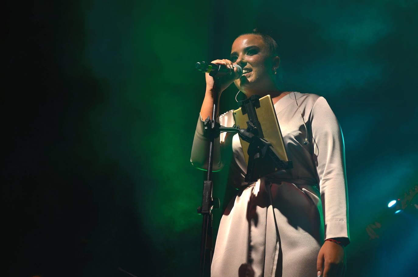 Fotos: Zoniché debutan a lo grande en Huétor Vega