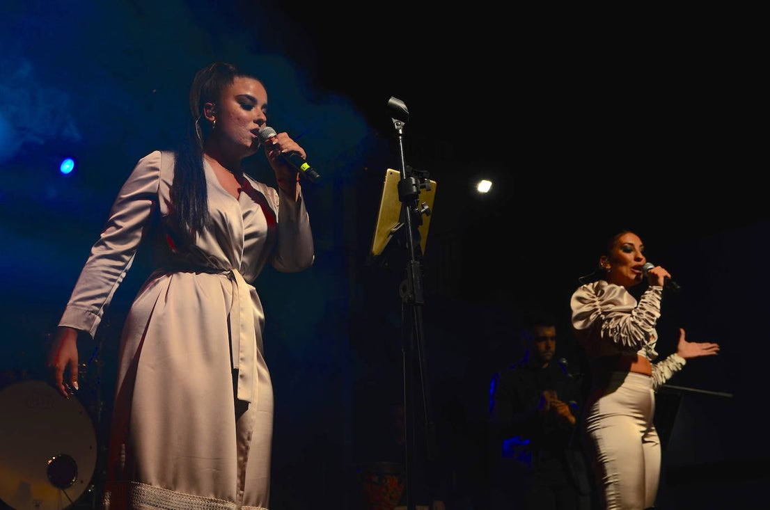 Fotos: Zoniché debutan a lo grande en Huétor Vega