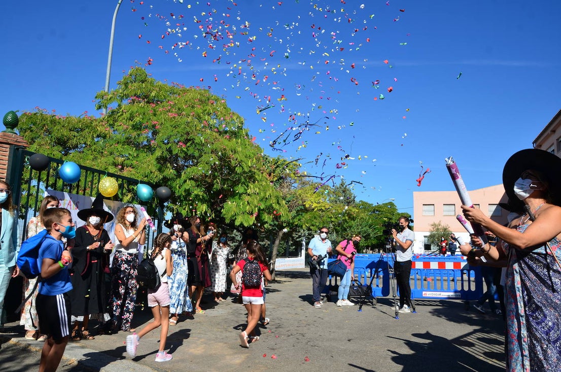 Fotos: La delegada de Educación asiste a la vuelta al 'cole' en Huétor Vega