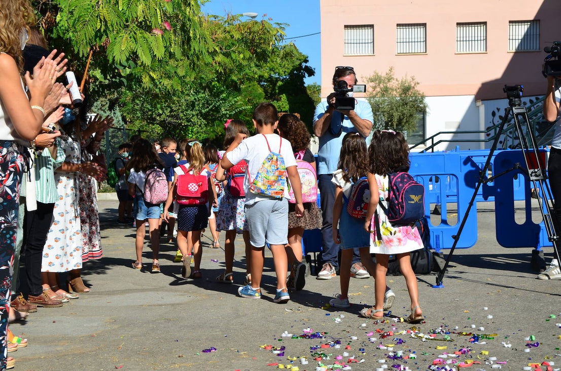 Fotos: La delegada de Educación asiste a la vuelta al 'cole' en Huétor Vega