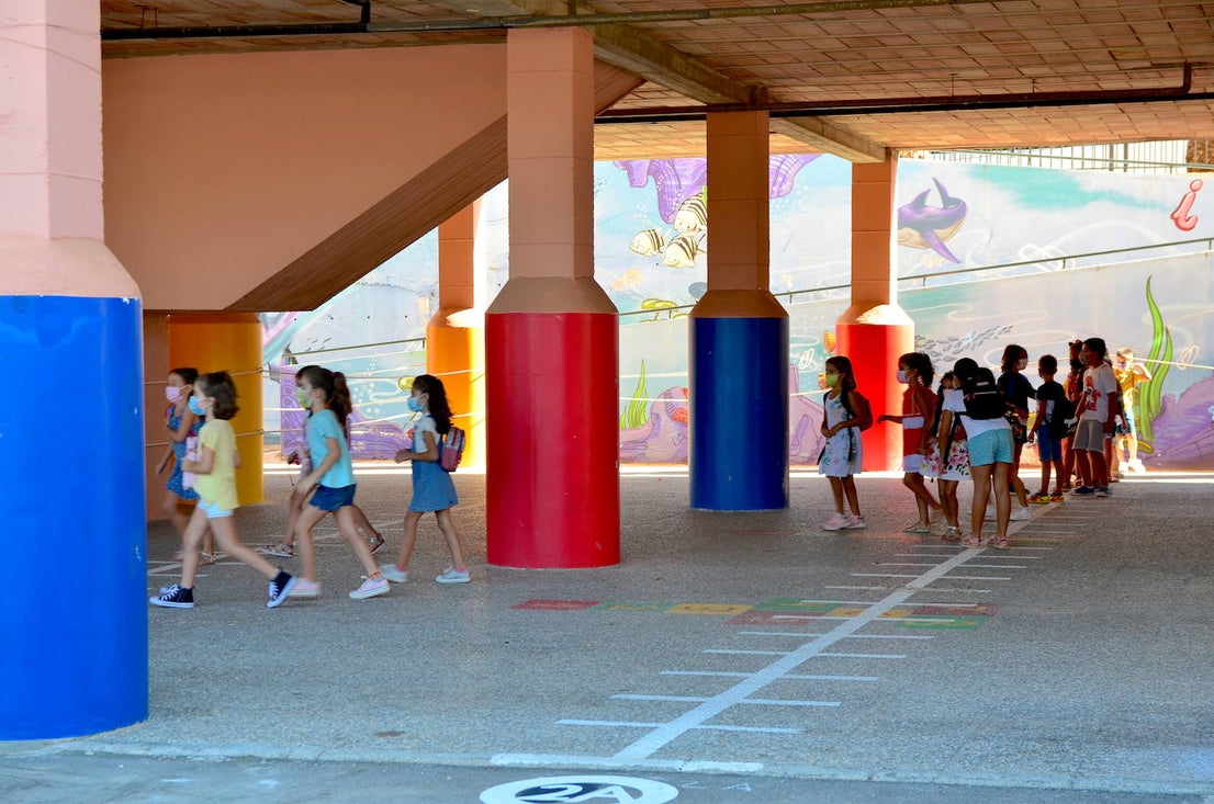Fotos: La delegada de Educación asiste a la vuelta al 'cole' en Huétor Vega