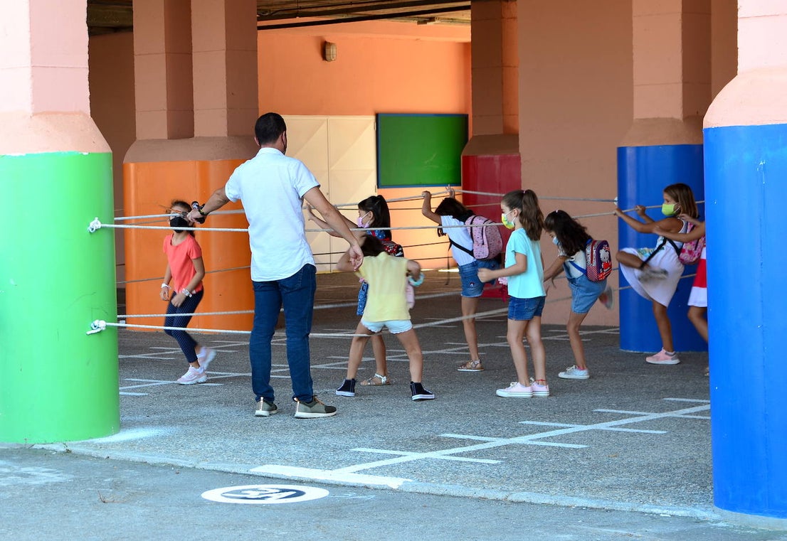 Fotos: La delegada de Educación asiste a la vuelta al 'cole' en Huétor Vega