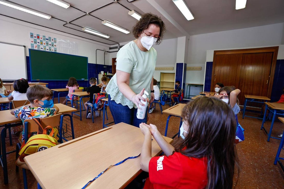 Fotos: La delegada de Educación asiste a la vuelta al 'cole' en Huétor Vega