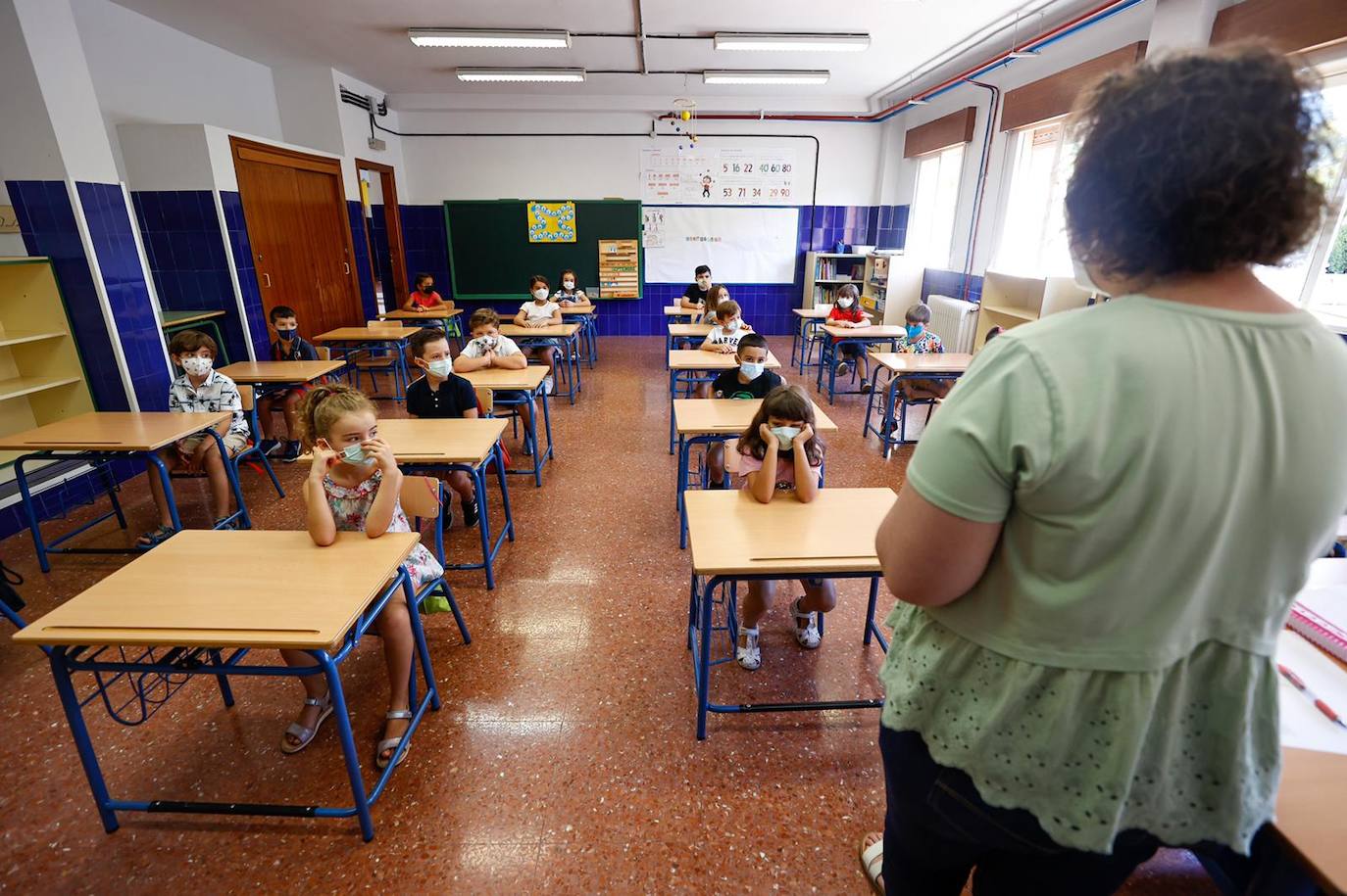 Fotos: La delegada de Educación asiste a la vuelta al &#039;cole&#039; en Huétor Vega