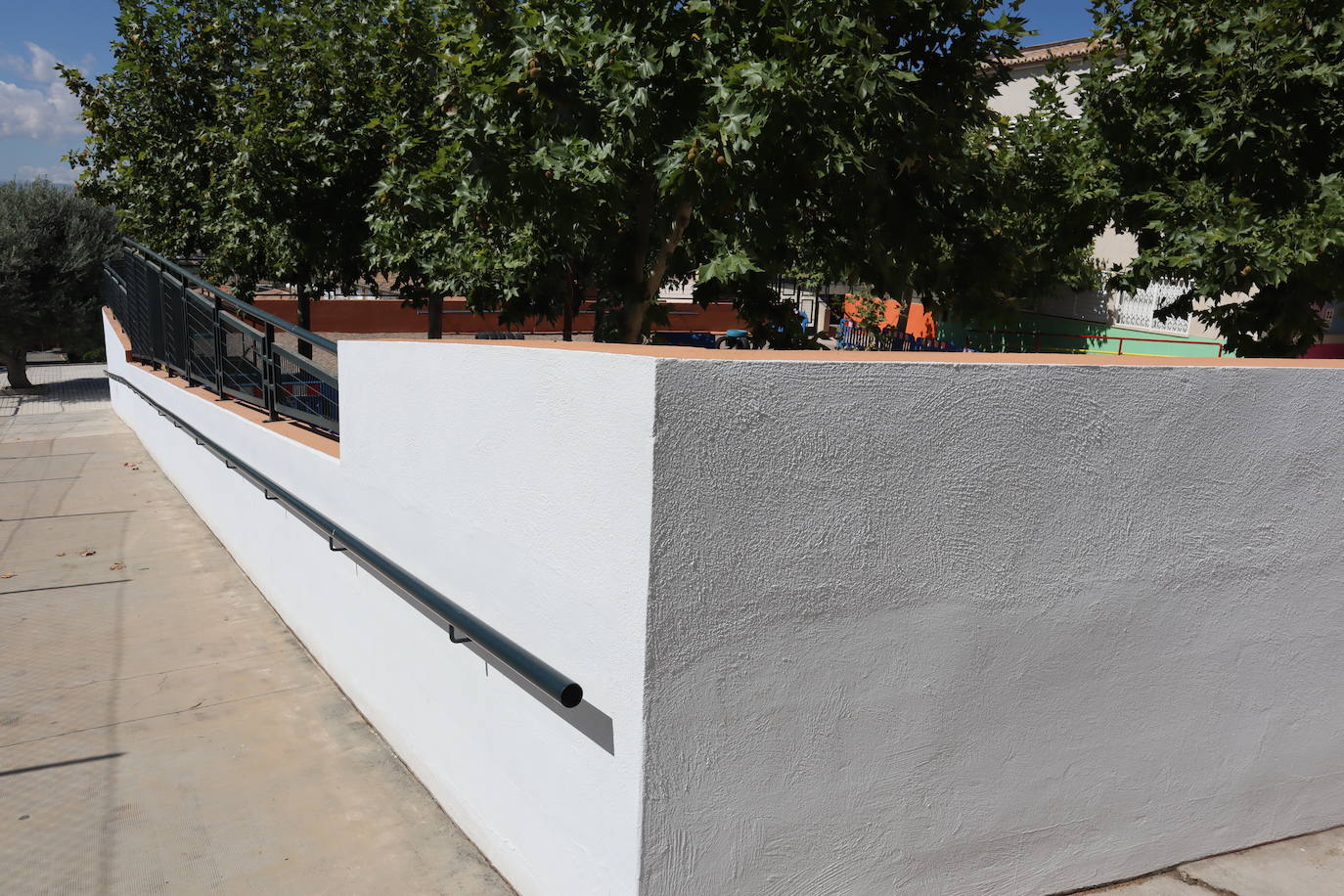 Fotos: Puesta a punto de los colegios de Huétor Vega