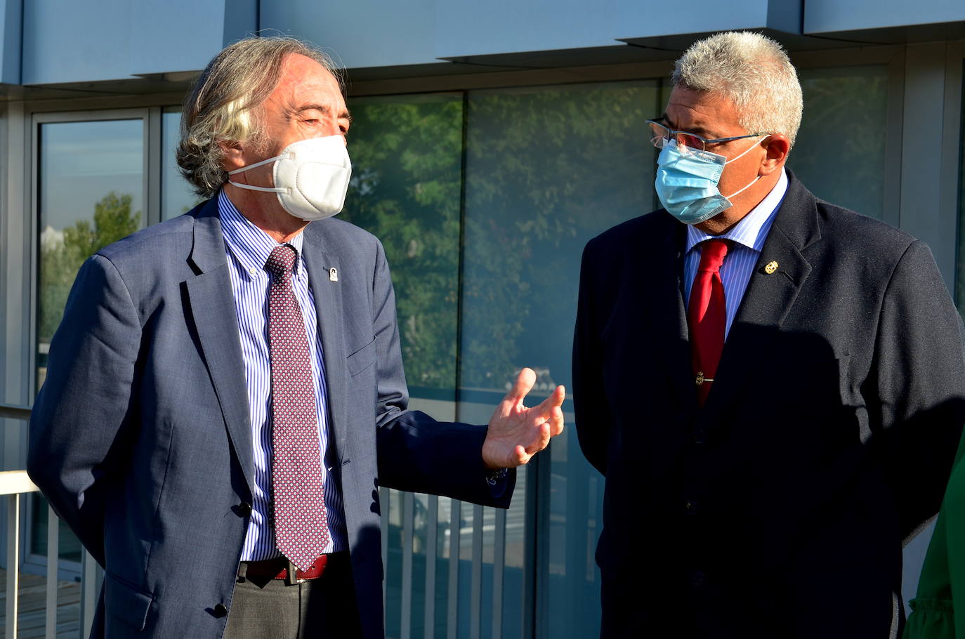 Fotos: El delegado de Salud visita el servicio de rayos X del centro médico de Huétor Vega