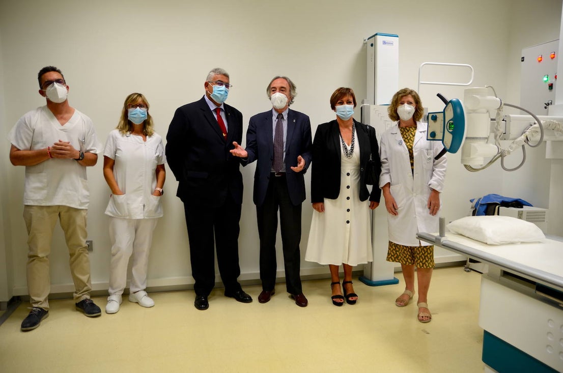 Fotos: El delegado de Salud visita el servicio de rayos X del centro médico de Huétor Vega