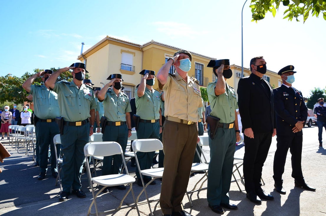 Fotos: Inauguración del monolito y la plaza en memoria del agente Arcos en Huétor Vega