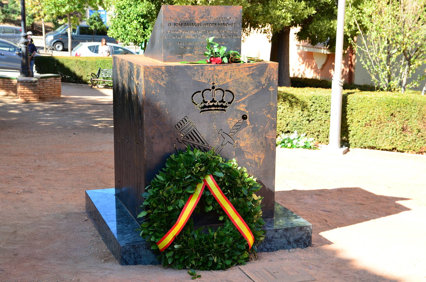 Fotos: Inauguración del monolito y la plaza en memoria del agente Arcos en Huétor Vega