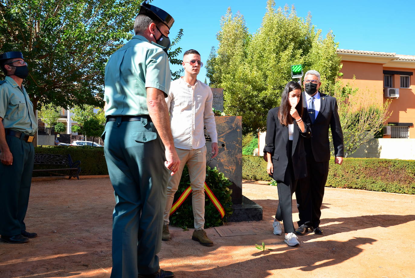 Fotos: Inauguración del monolito y la plaza en memoria del agente Arcos en Huétor Vega