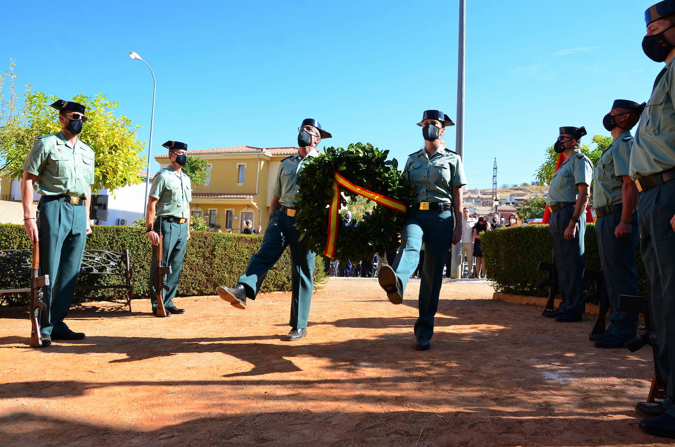 Fotos: Inauguración del monolito y la plaza en memoria del agente Arcos en Huétor Vega