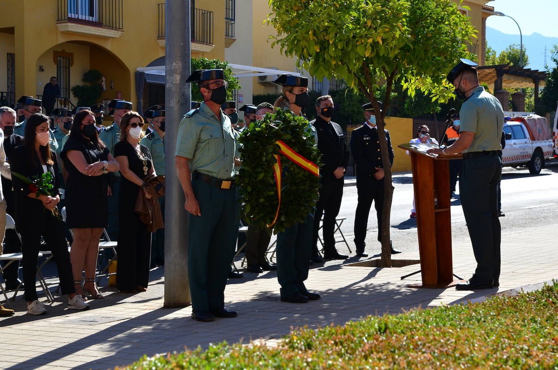 Fotos: Inauguración del monolito y la plaza en memoria del agente Arcos en Huétor Vega