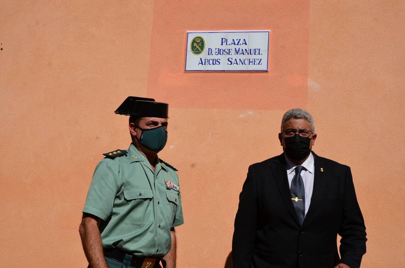 Fotos: Inauguración del monolito y la plaza en memoria del agente Arcos en Huétor Vega