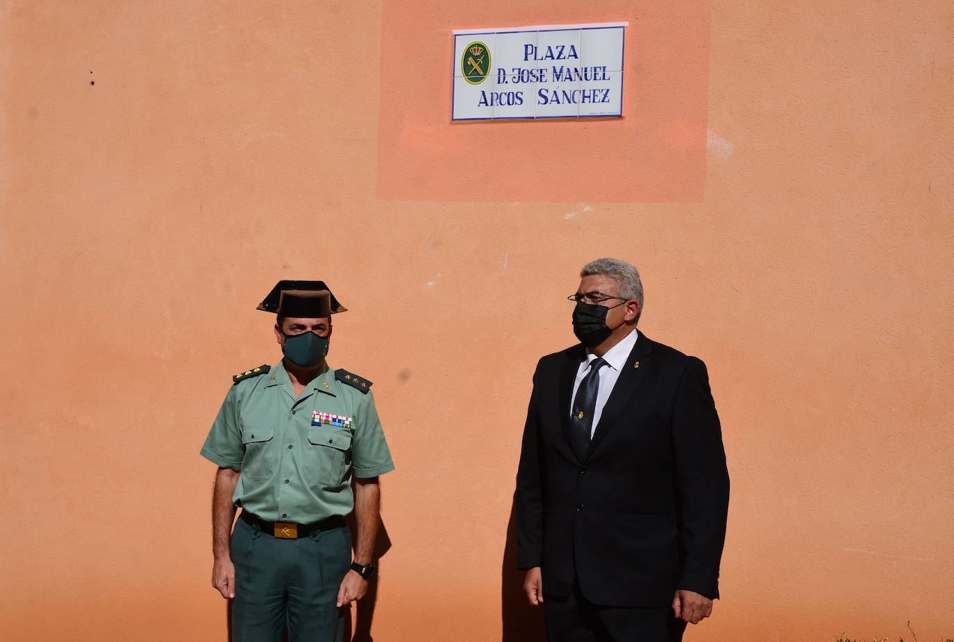 Fotos: Inauguración del monolito y la plaza en memoria del agente Arcos en Huétor Vega