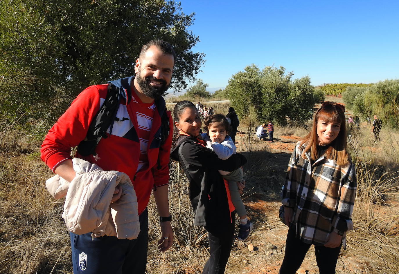 Fotos: Jornada de reforestación &#039;bilingüe&#039; en Huétor Vega