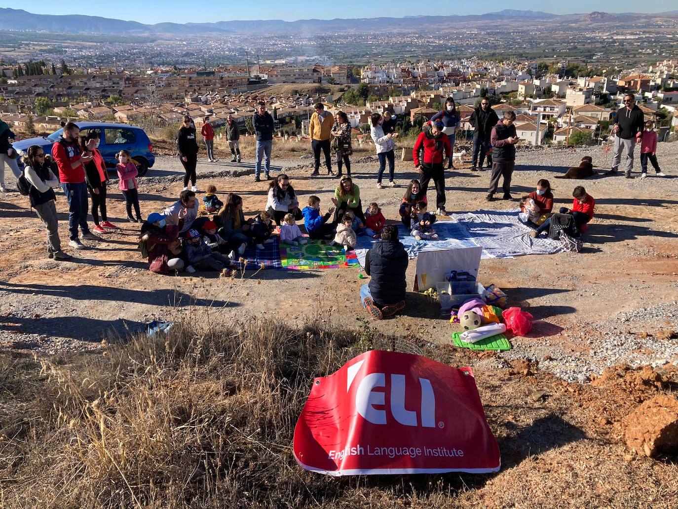 Fotos: Jornada de reforestación 'bilingüe' en Huétor Vega