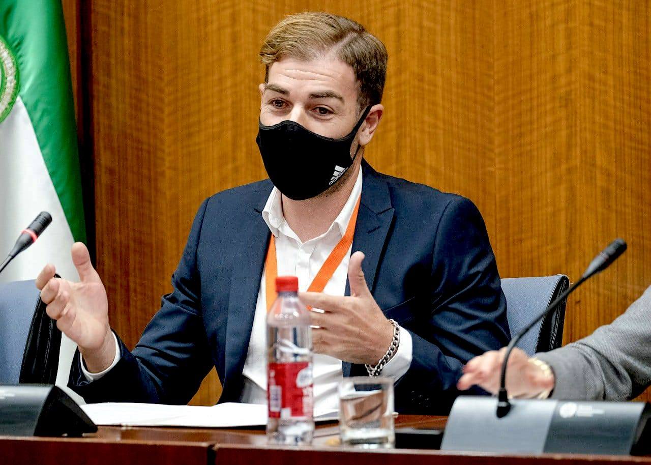 Rubén Hita, en la Comisión de Discapacidad del Parlamento andaluz.