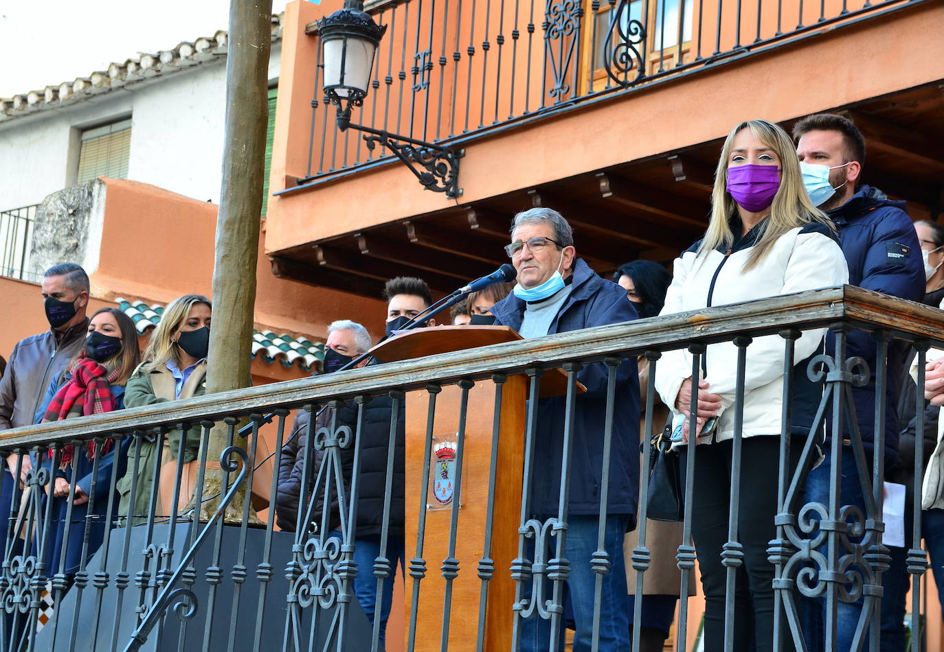 Fotos: Los estudiantes de Huétor Vega alzan la voz contra la violencia de género