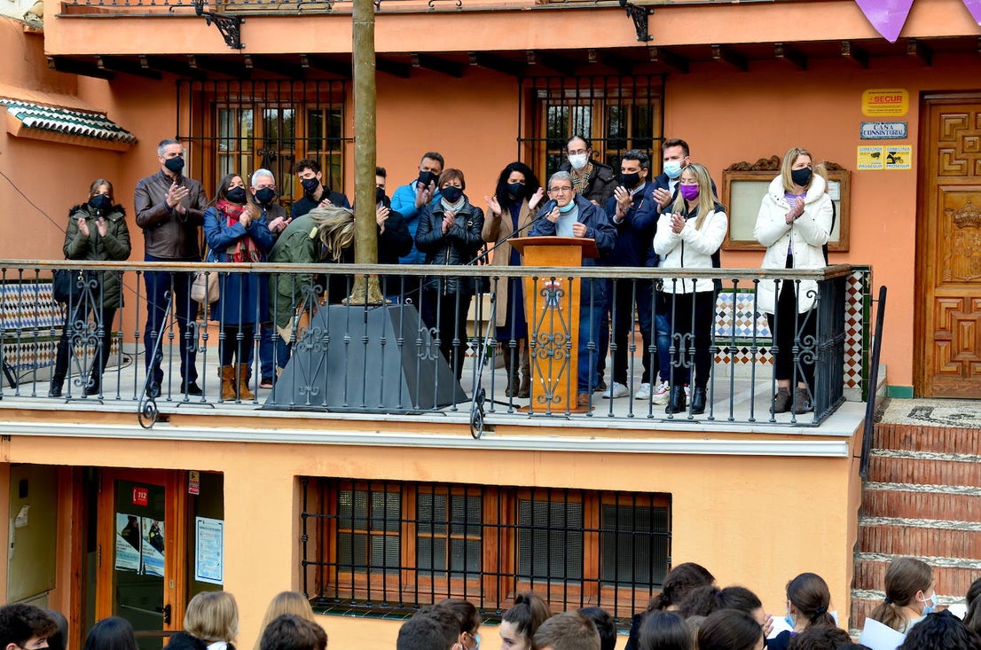 Fotos: Los estudiantes de Huétor Vega alzan la voz contra la violencia de género