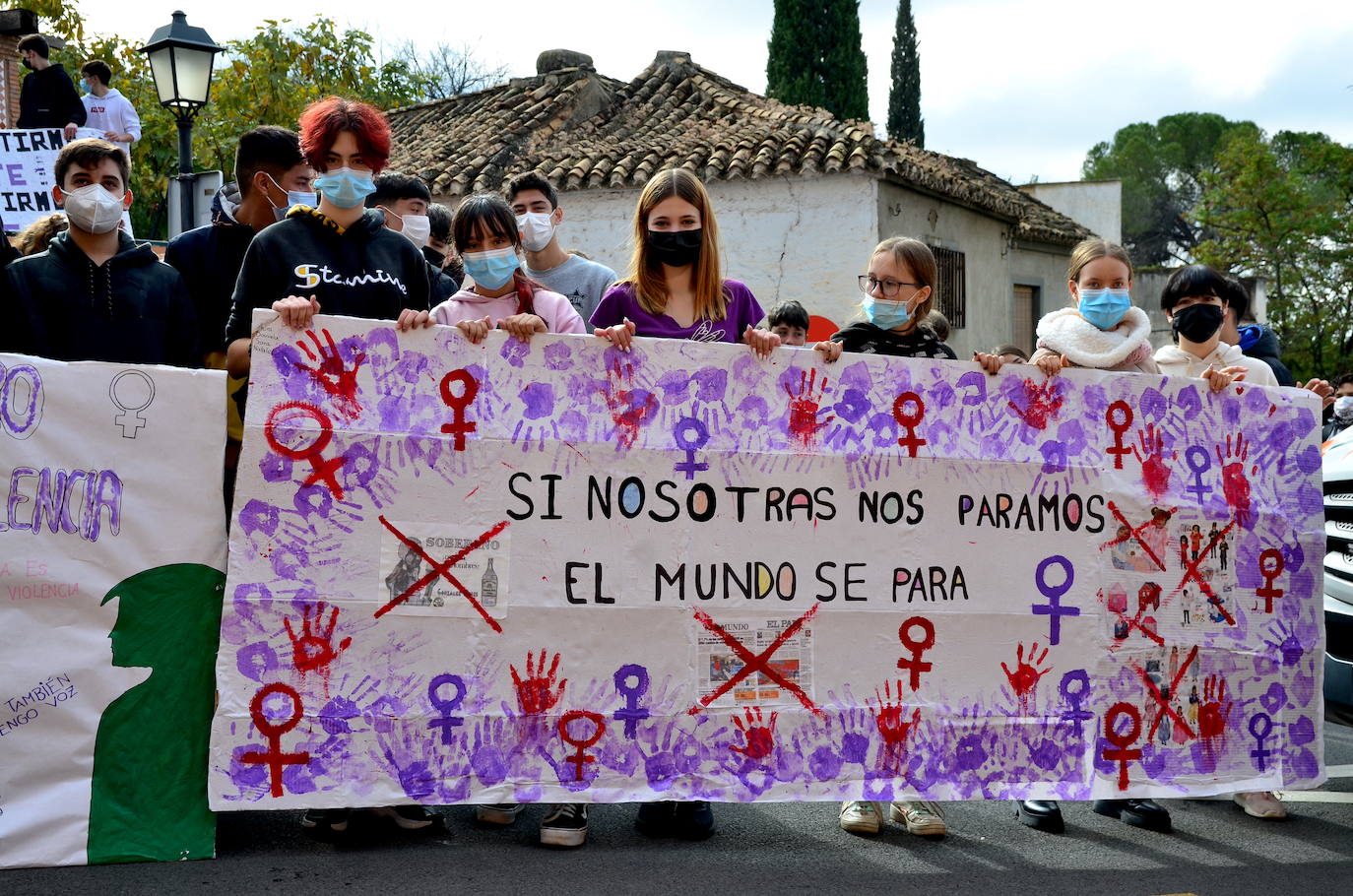 Fotos: Los estudiantes de Huétor Vega alzan la voz contra la violencia de género