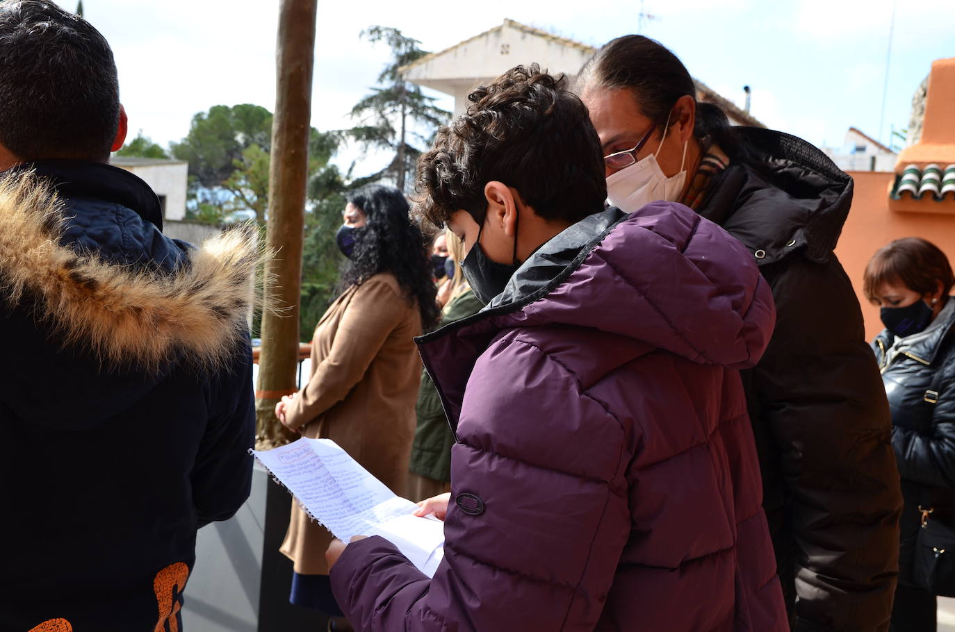 Fotos: Los estudiantes de Huétor Vega alzan la voz contra la violencia de género