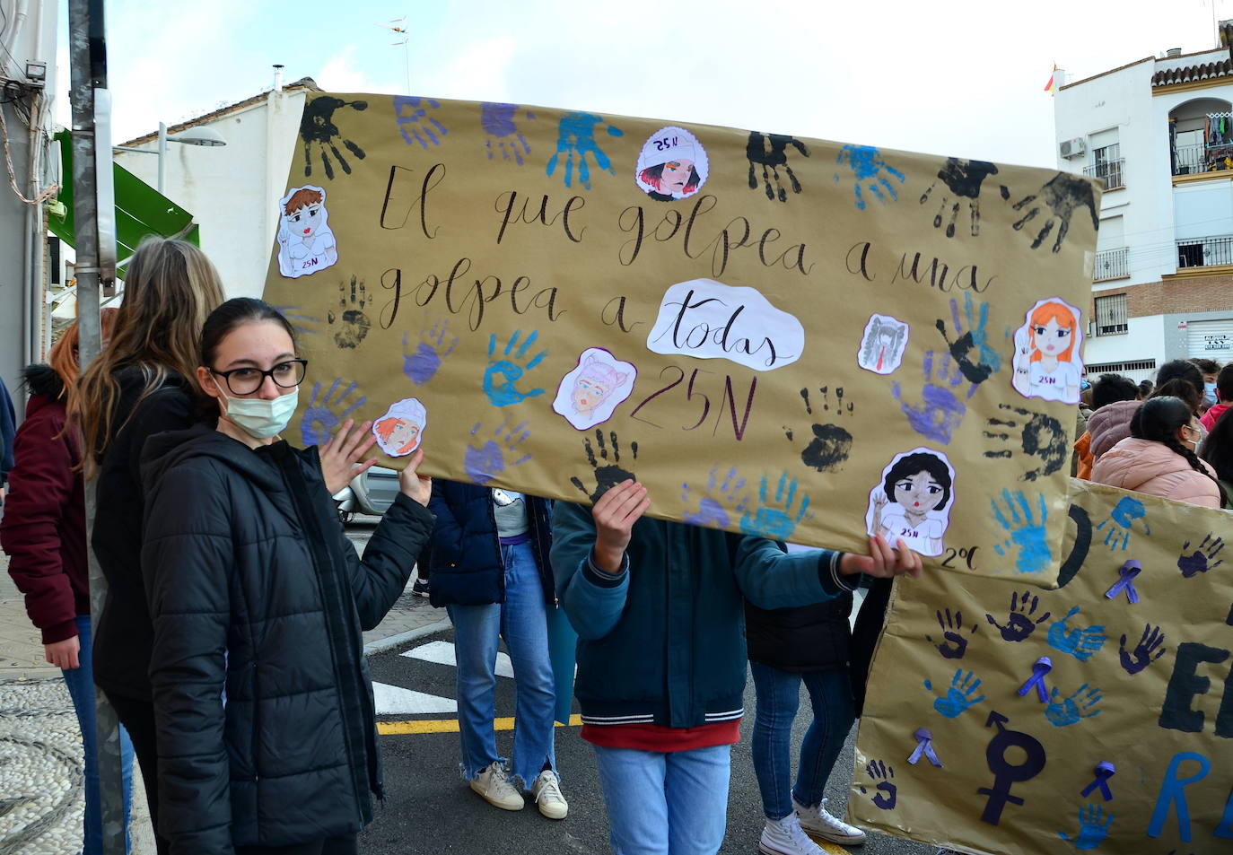 Fotos: Los estudiantes de Huétor Vega alzan la voz contra la violencia de género