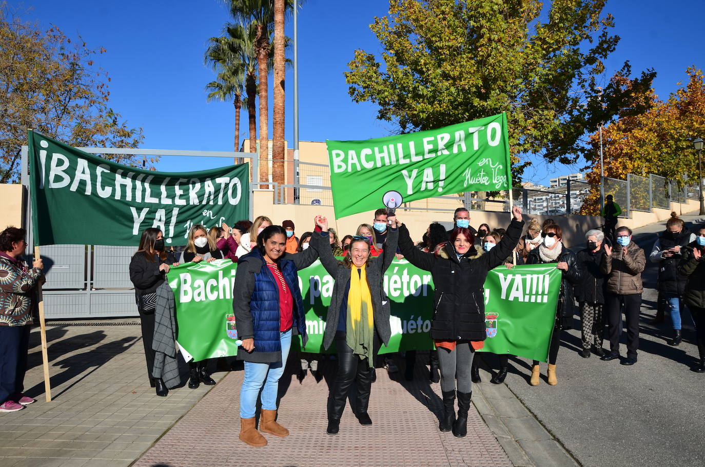Fotos: Concentración para pedir Bachillerato en Huétor Vega