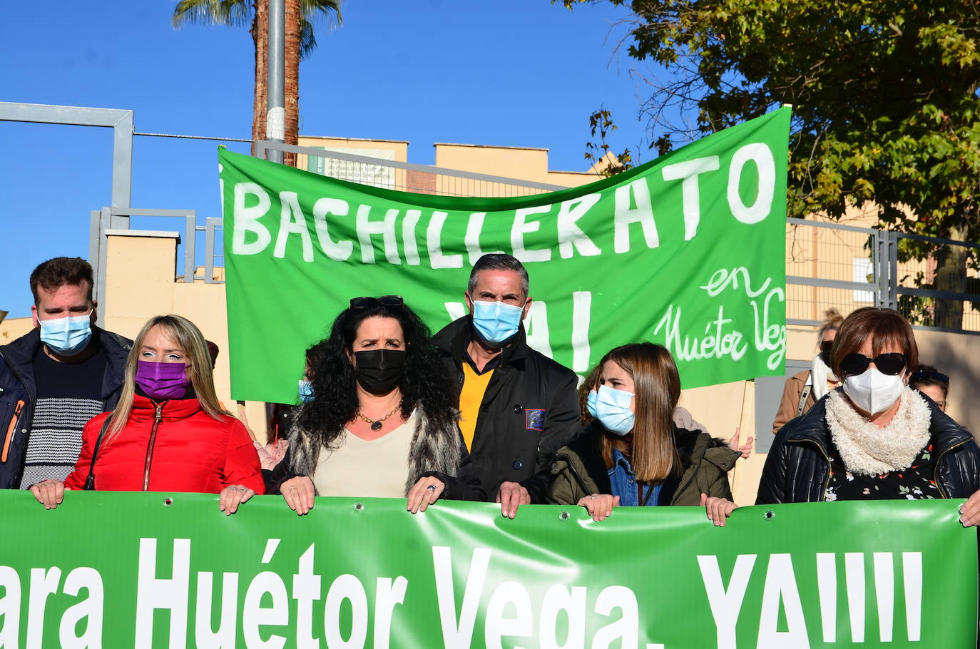 Fotos: Concentración para pedir Bachillerato en Huétor Vega