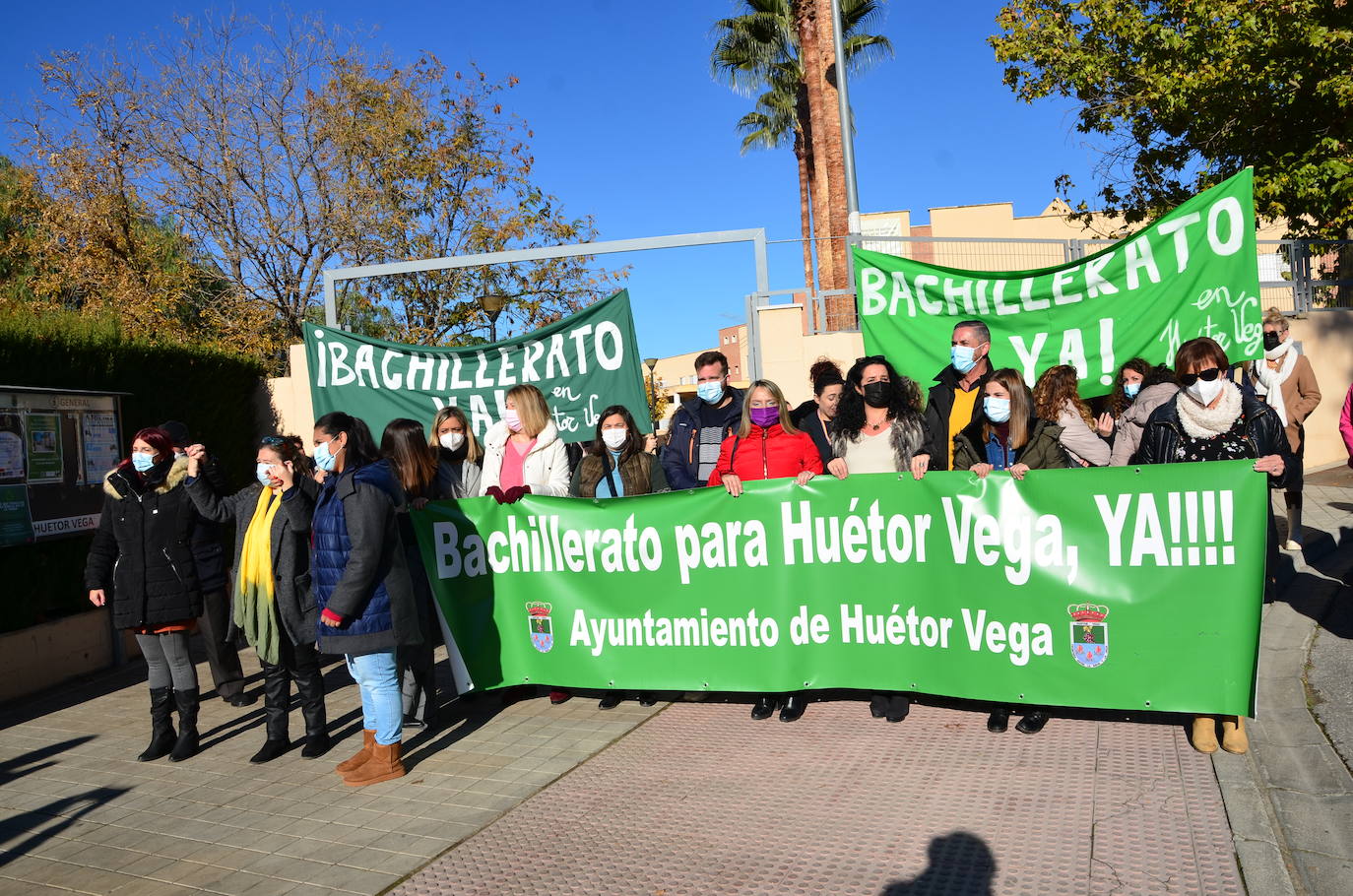 Fotos: Concentración para pedir Bachillerato en Huétor Vega