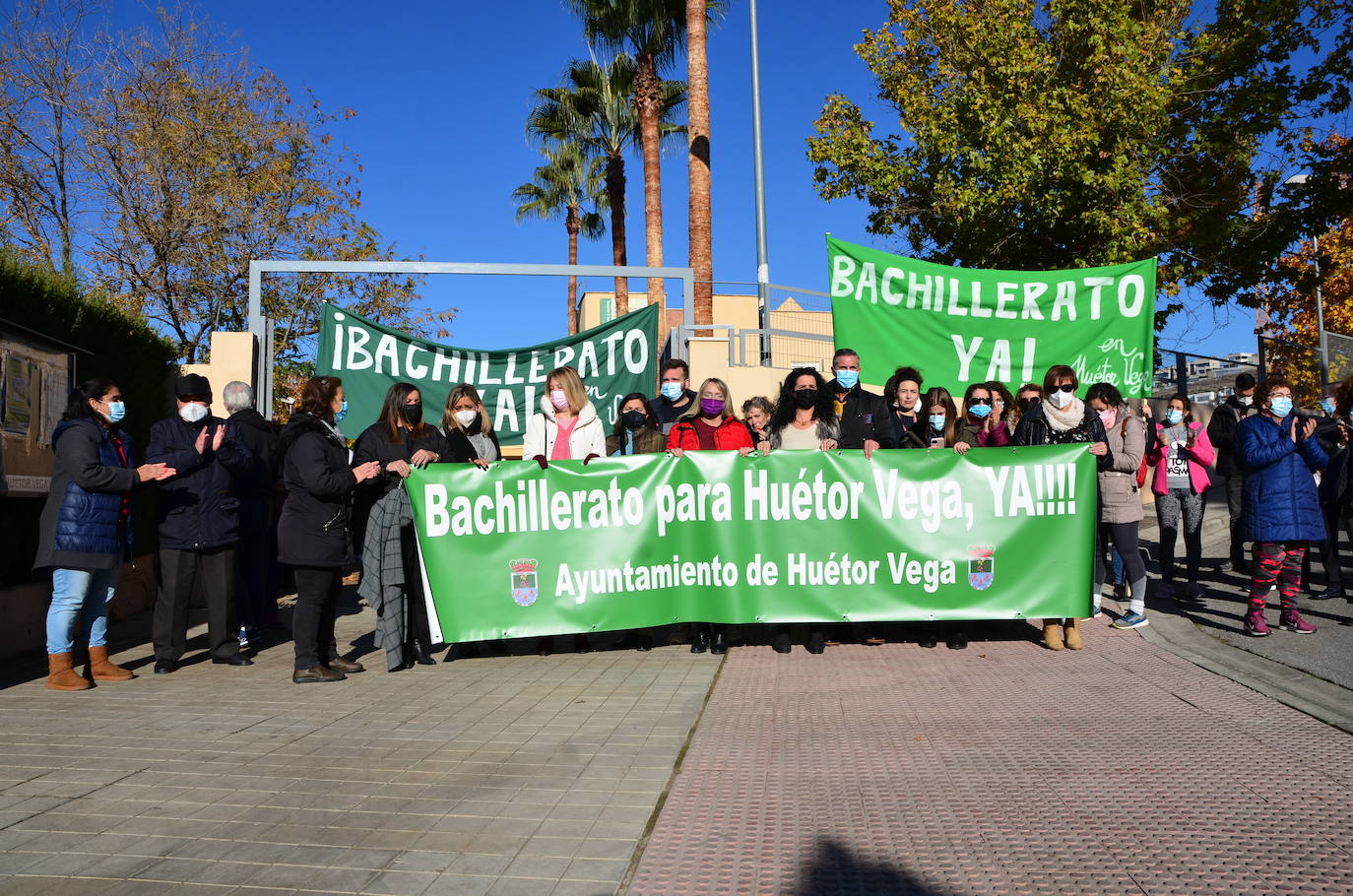 Fotos: Concentración para pedir Bachillerato en Huétor Vega