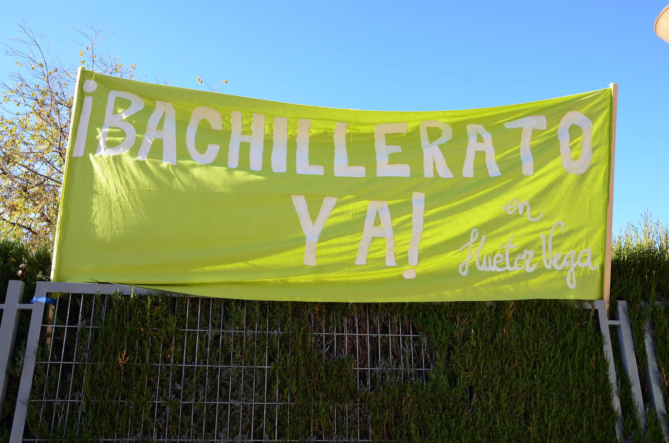 Fotos: Concentración para pedir Bachillerato en Huétor Vega