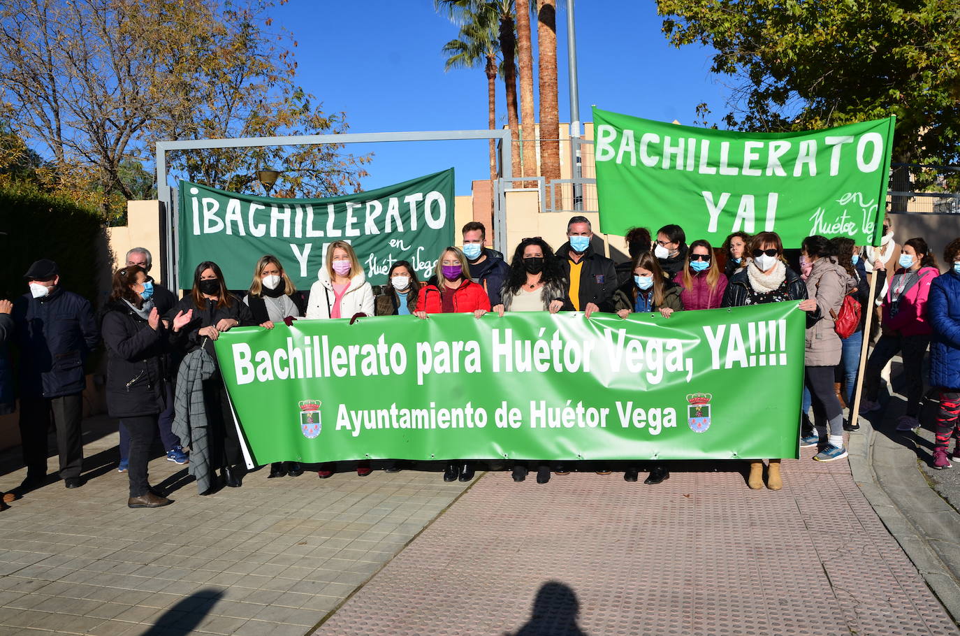 Fotos: Concentración para pedir Bachillerato en Huétor Vega