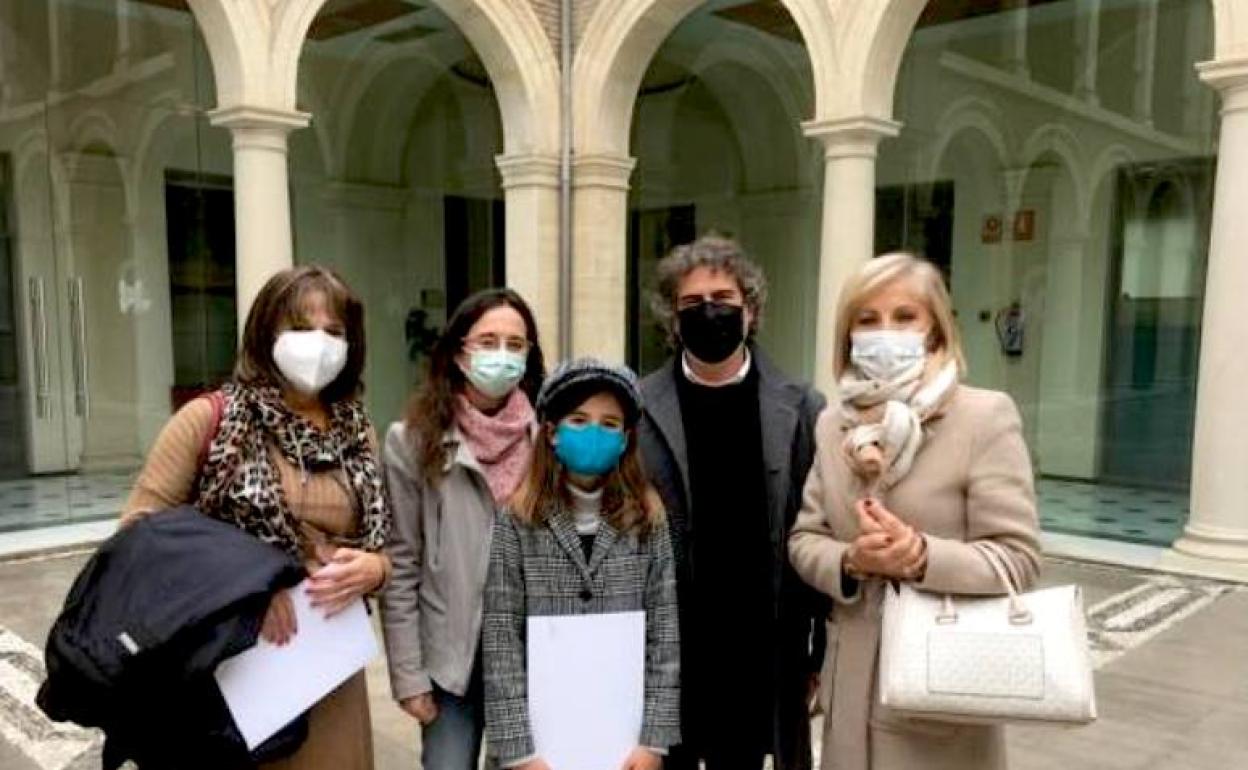 Una alumna del Mariana Pineda de Huétor Vega gana el concurso de la Junta sobre la Constitución