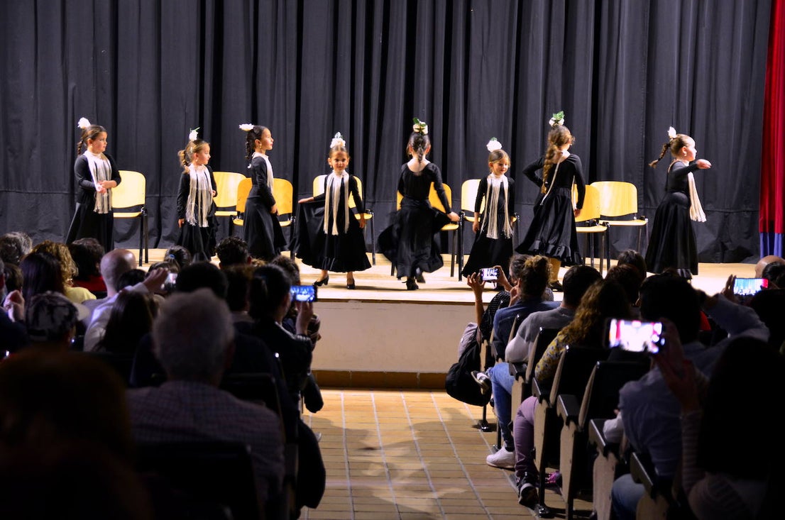 Grupos de baile flamenco de la Escuela de Música y Danza de Huétor Vega.