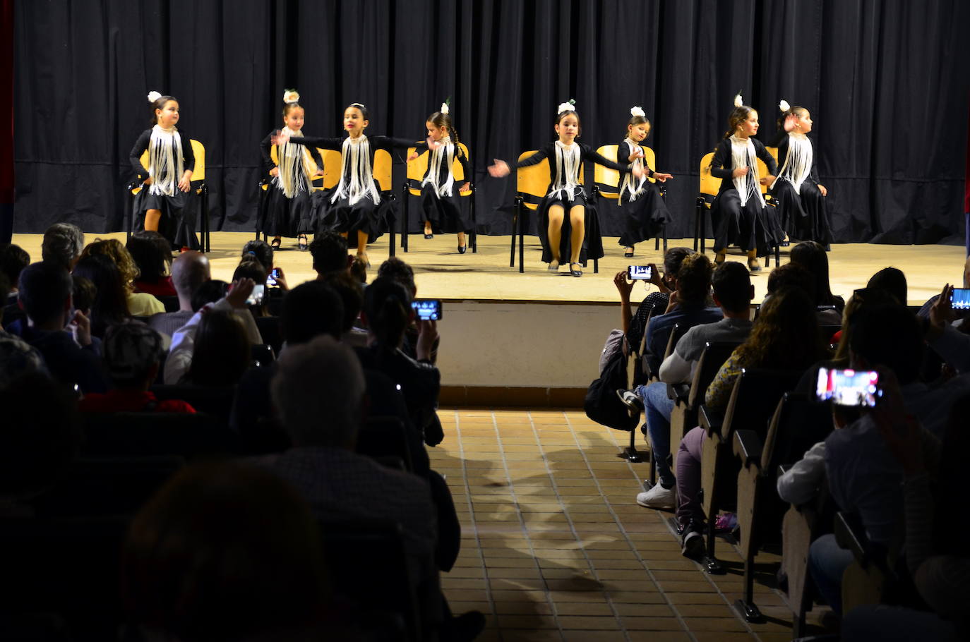 Grupos de baile flamenco de la Escuela de Música y Danza de Huétor Vega.