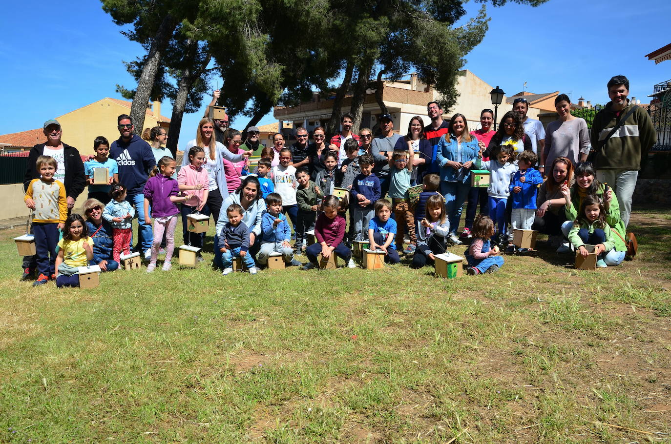 Fotos: Taller de construcción de cajas nido en el Parque de los Pinos