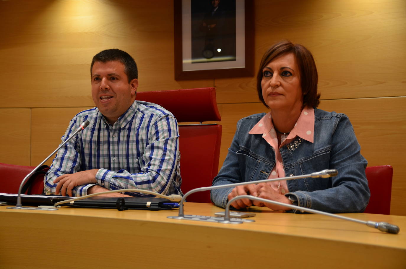 José Morales, presidente de la Mancomunidad, inauguró las jornadas junto a la concejala hueteña Elisa González Pedraza.