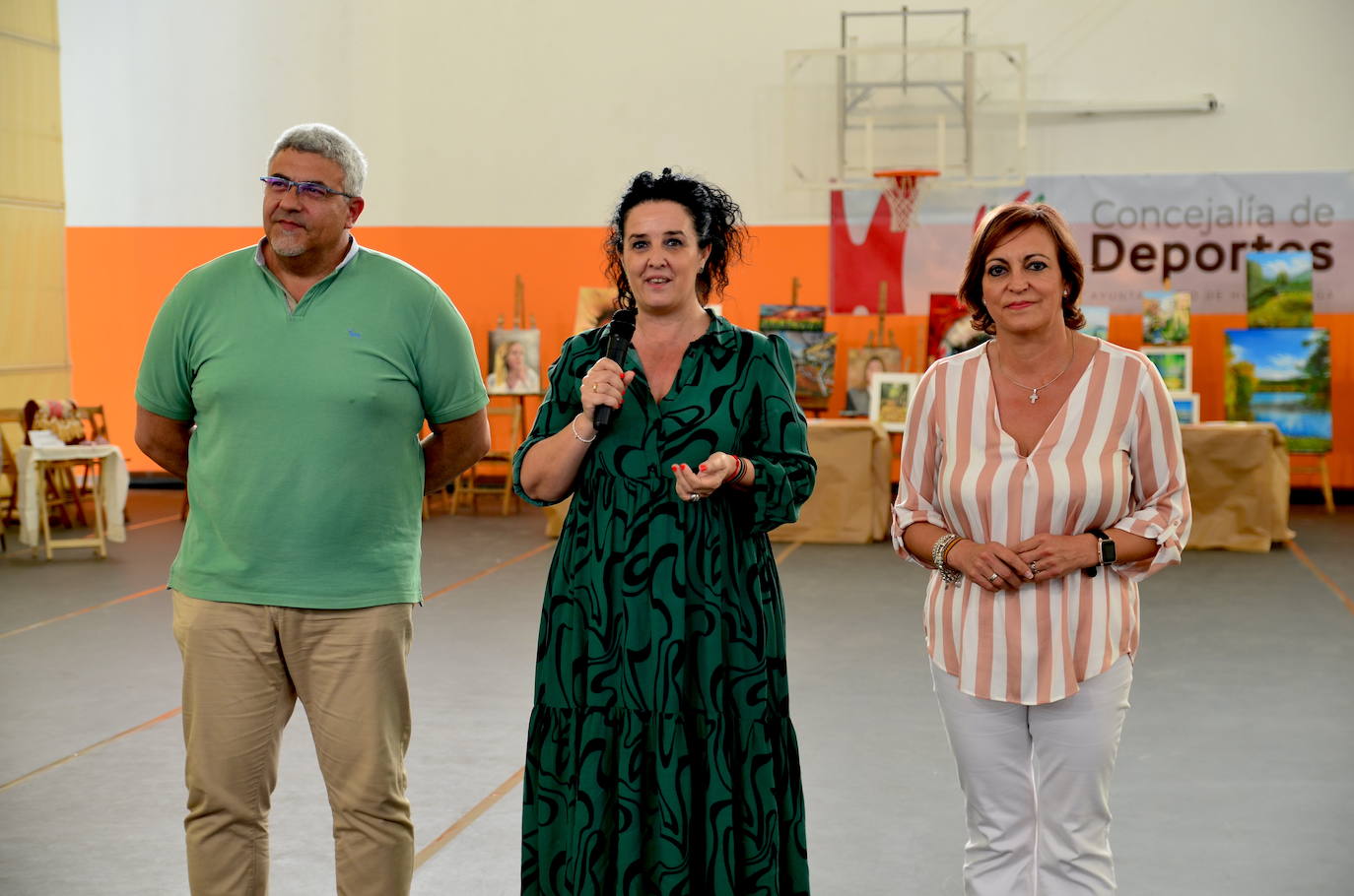Los concejales de Deportes y Cultura, José Manuel Prieto y Elisa González Pedraza, con la alcaldesa, Elena Duque (en el centro).