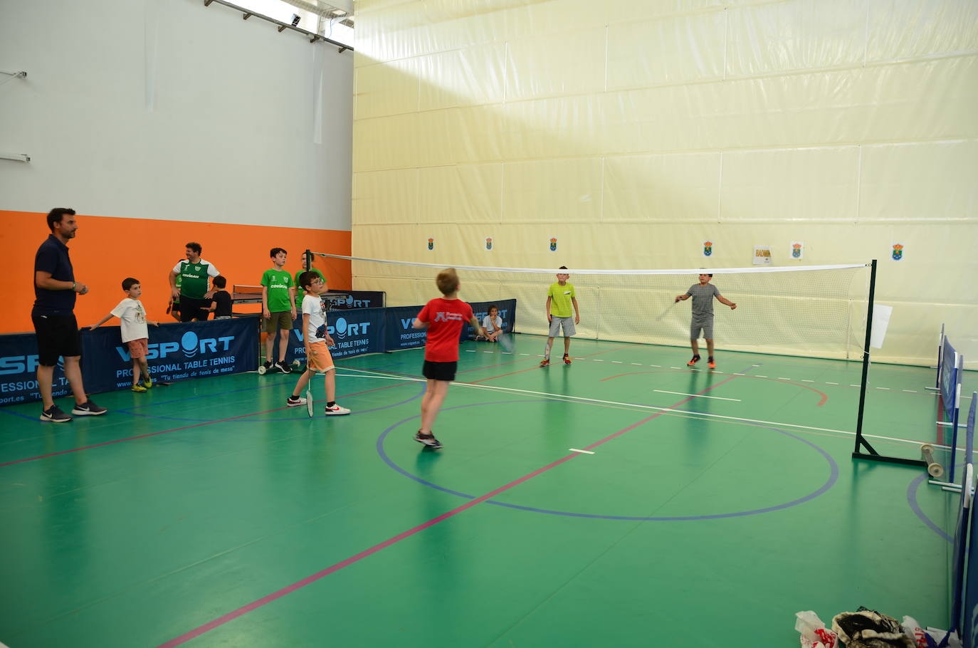 Actividades deportivas en el pabellón.