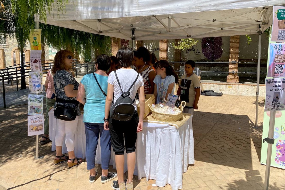 Venta de jabones artesanales del CEIP Mariana Pineda de Huétor Vega.