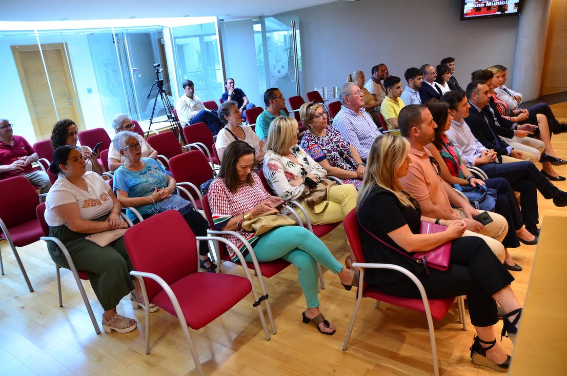 Elección y toma de posesión de Elena Duque como alcaldesa de Huétor Vega.