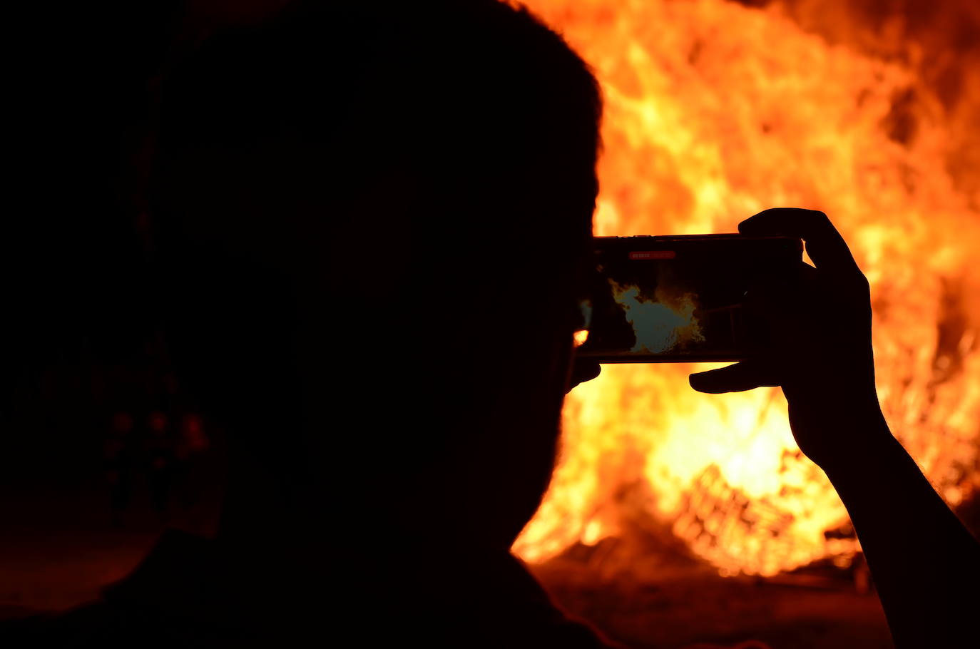 Huétor Vega programó una noche de San Juan con pop rock en directo.