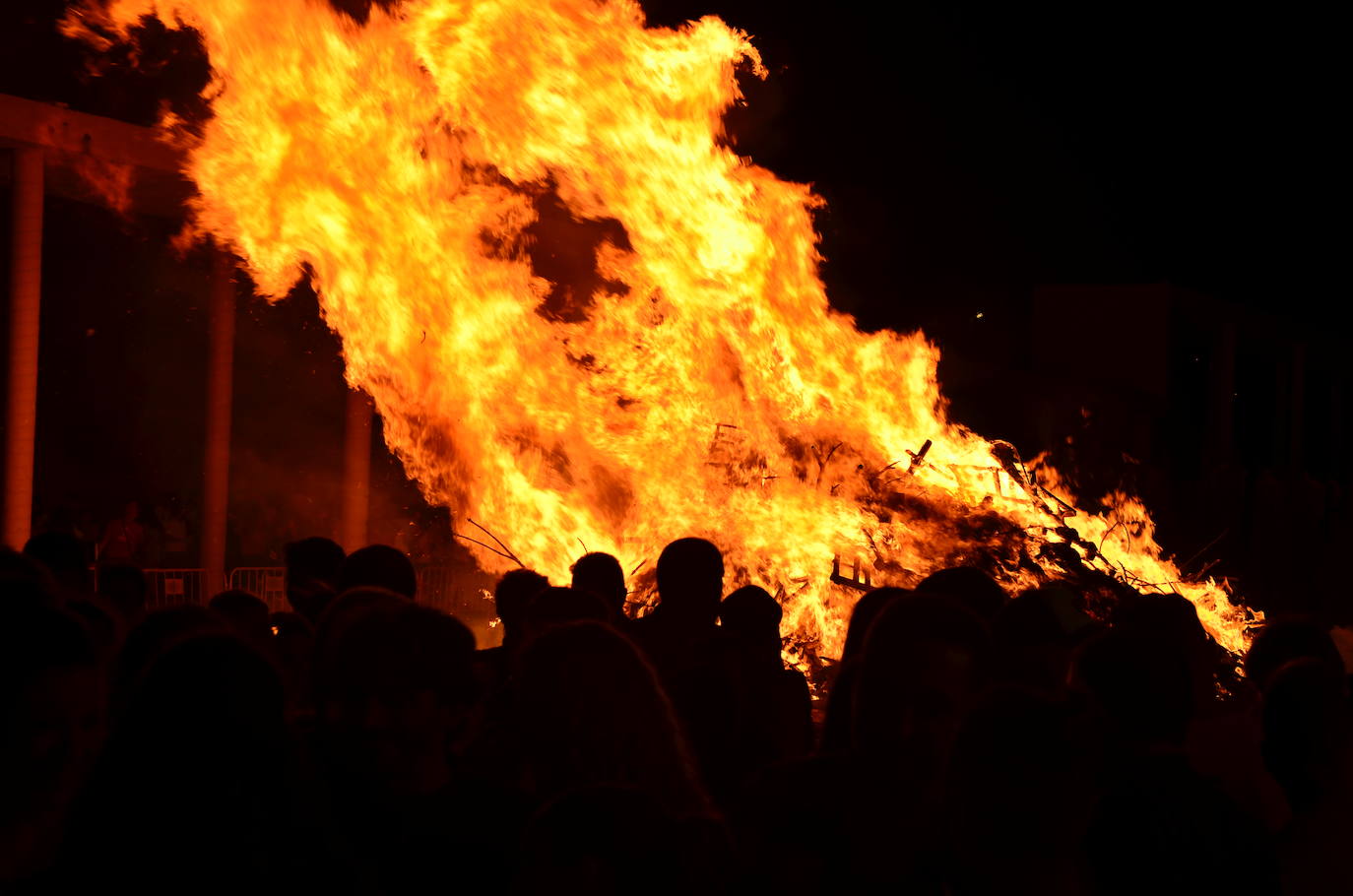 Huétor Vega programó una noche de San Juan con pop rock en directo.