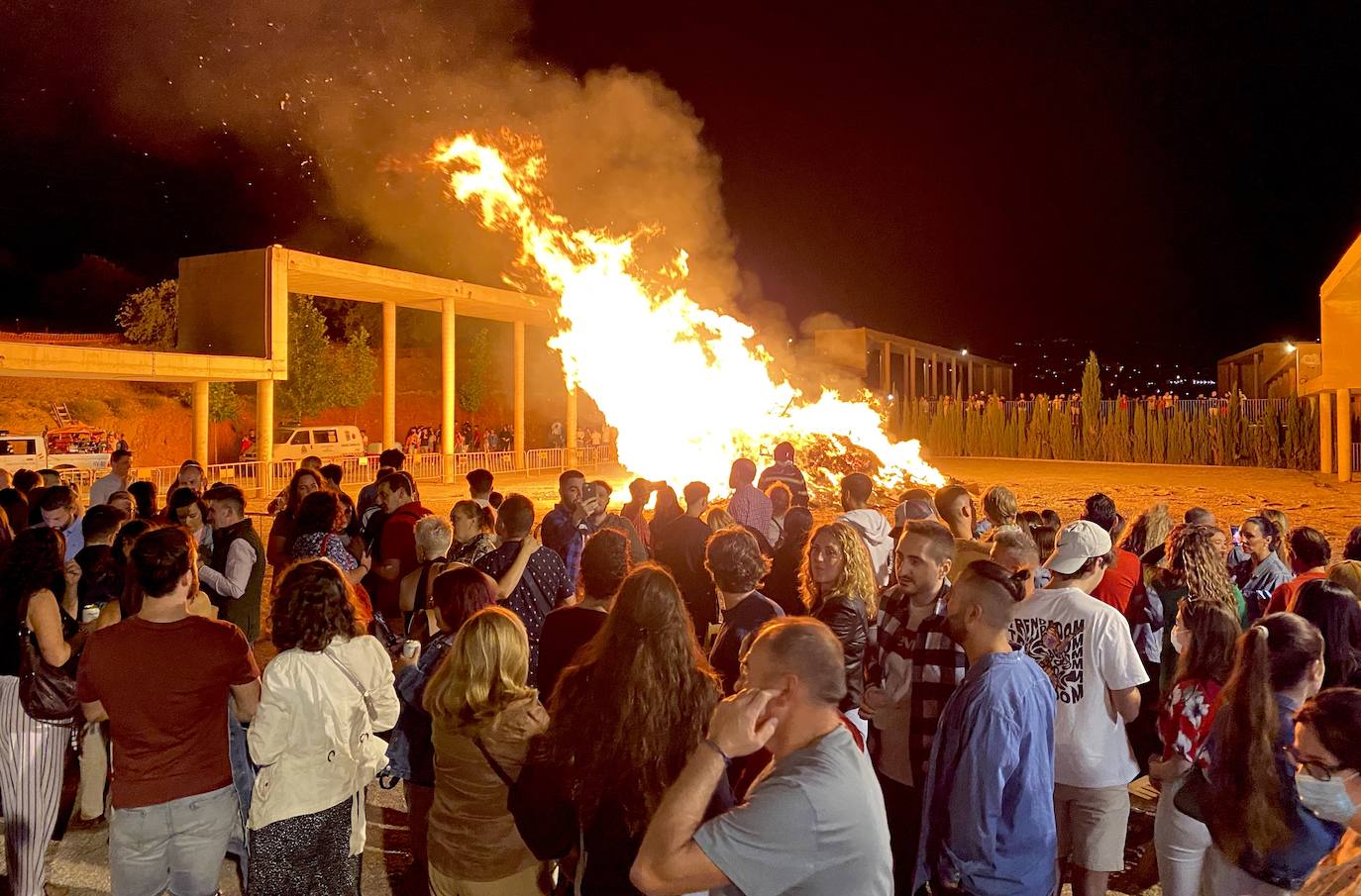 Huétor Vega programó una noche de San Juan con pop rock en directo.