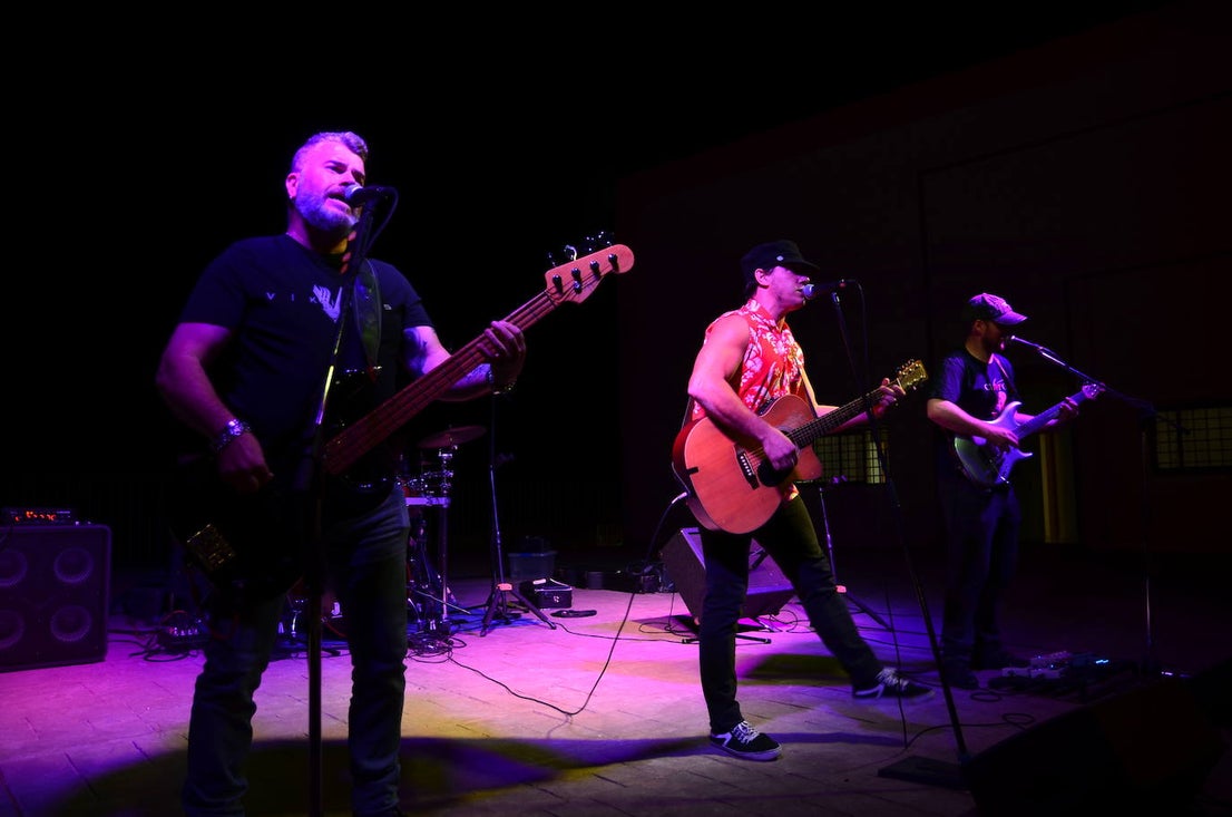 Huétor Vega programó una noche de San Juan con pop rock en directo.