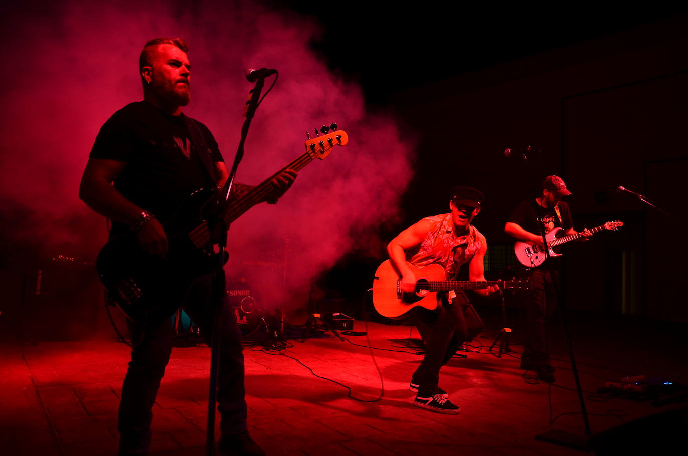 Huétor Vega programó una noche de San Juan con pop rock en directo.