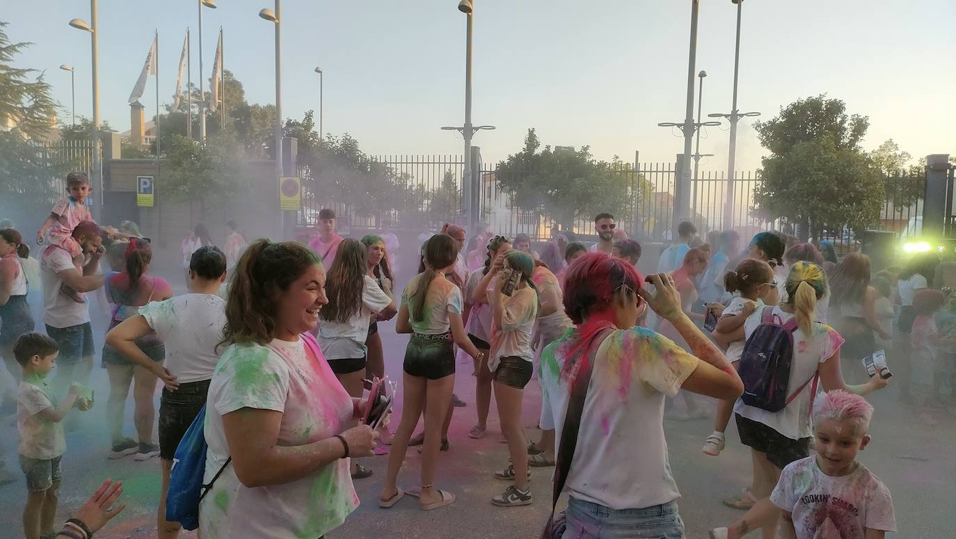 Fiesta Holi organizada por la concejalía de Juventud del Ayuntamiento de Huétor Vega.