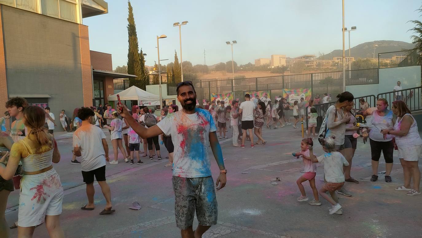 Fiesta Holi organizada por la concejalía de Juventud del Ayuntamiento de Huétor Vega.