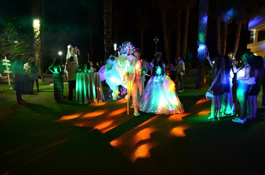 Ambiente espectacular en la Fiesta de la Juventud, celebrada en Jardines de Siddharta.