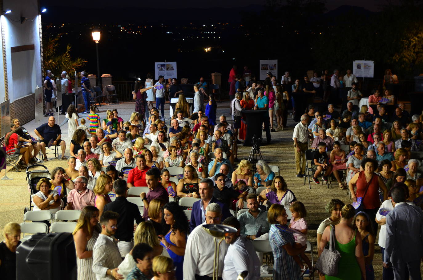Más de 400 personas acudieron al pregón de las fiestas de Huétor Vega.